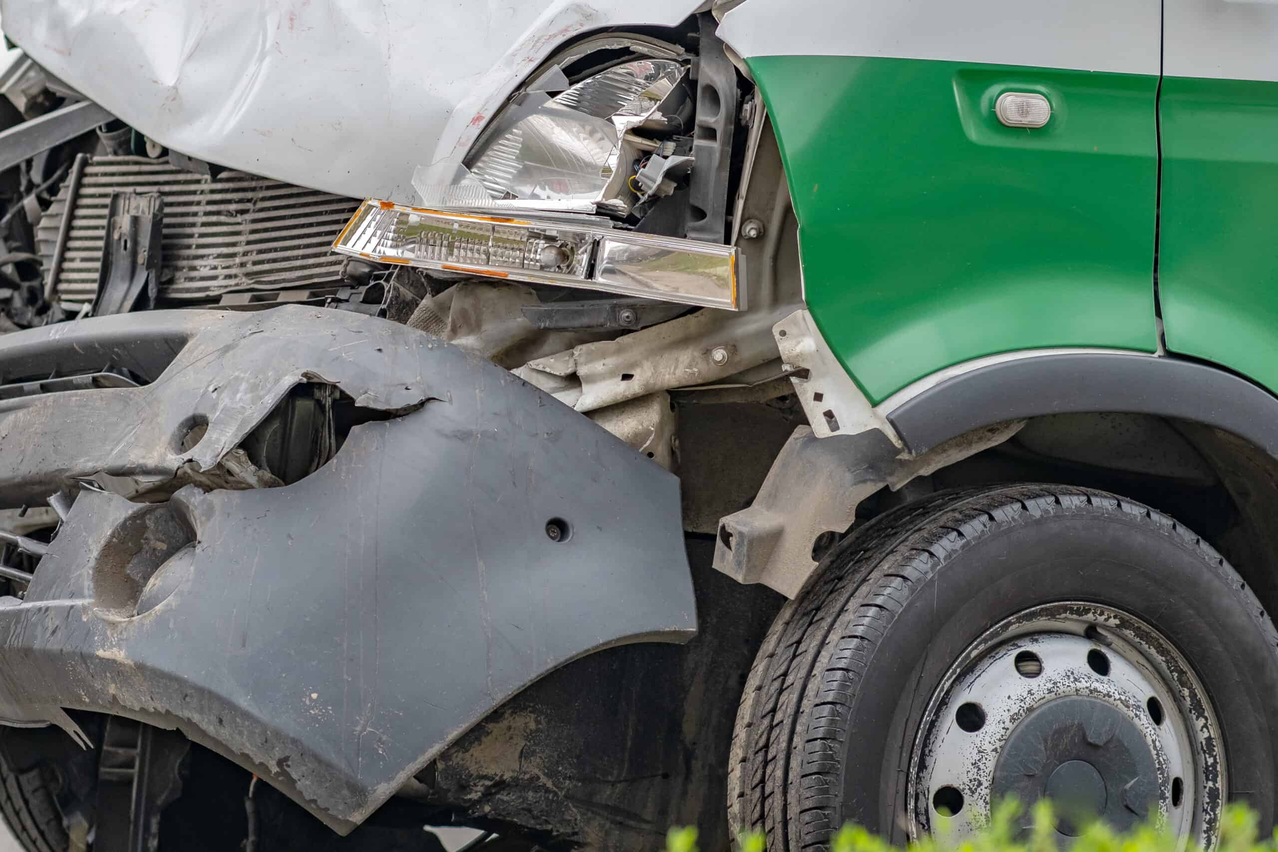 Chiếc xe bị hư hại nặng sau vụ đâm xe trên đường phố Orlando